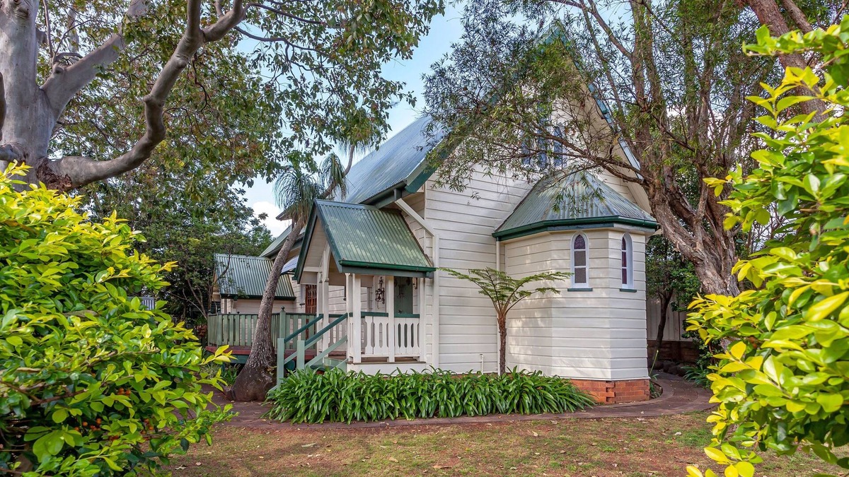 Centenary Heights House | The Country Chapel Bed n Breakfast