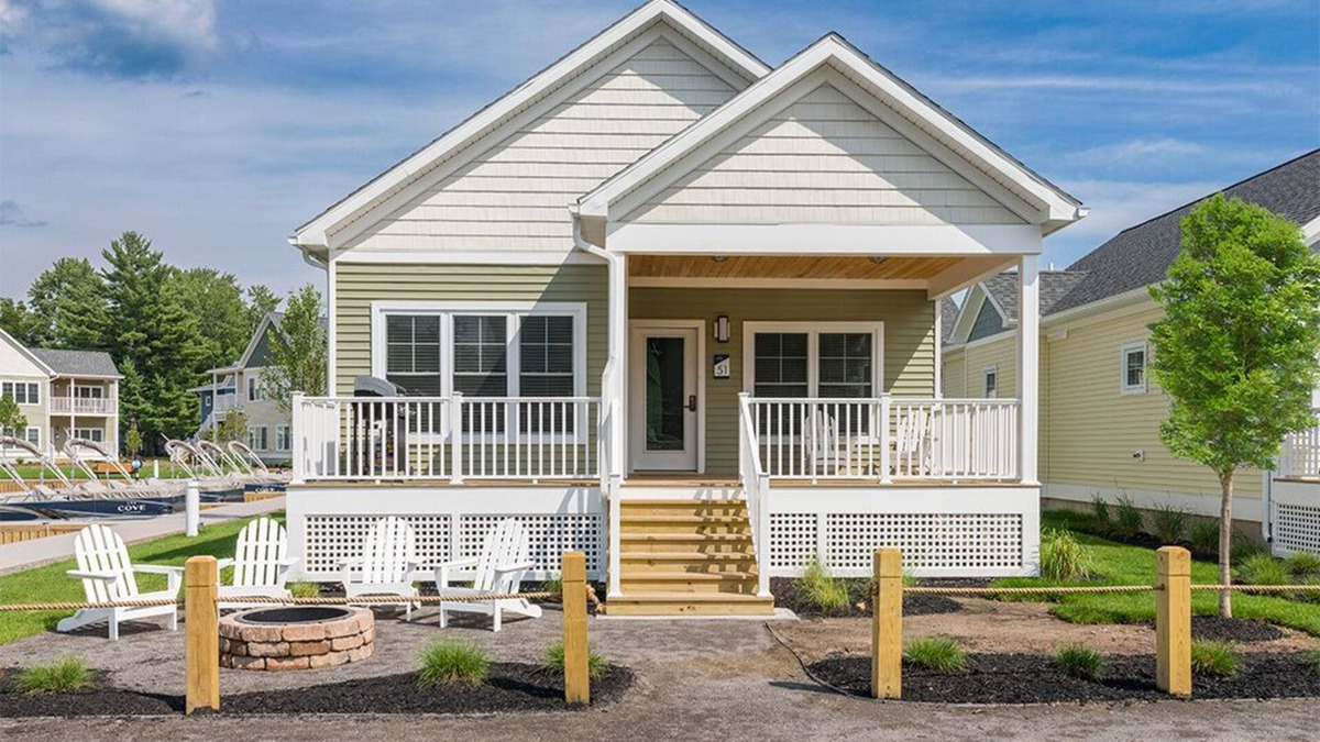 Sylvan Beach Cottage | The Cove at Sylvan Beach - Pet friendly lakeside cottage with a pontoon boat!