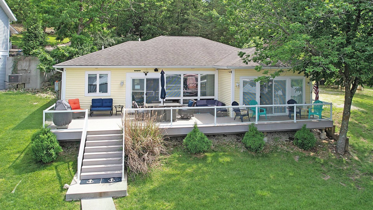 Osage Beach House | The Cove House- Swim, Kayak and Fish