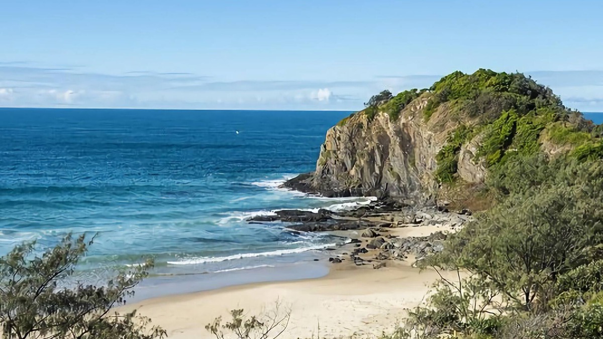 Scotts Head House | The Cove, watch the whales breach from the balcony on their annual migration