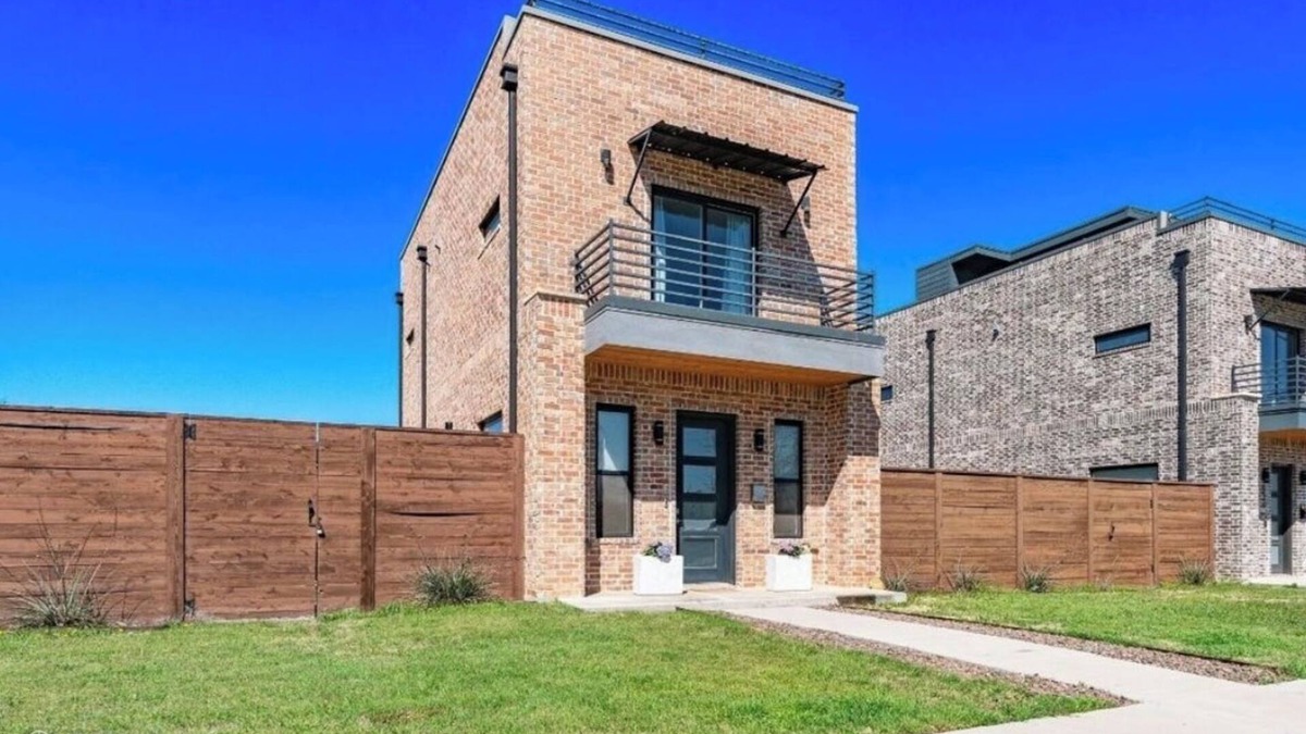 Original Town North House | The Cowgirl Inn - walking distance to downtown Abilene, 5 min from ACU/HSU
