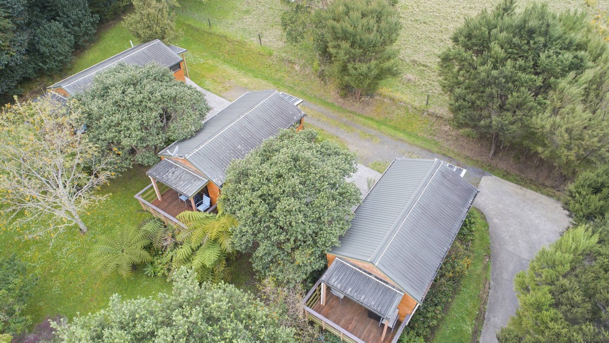 Okiato Cottage | The Cowshed Wairoro Park - Russell Holiday Home