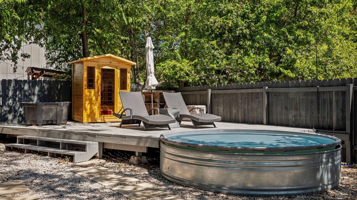 East MLK House | The Cozy Camper - Sauna, Cold Plunge & Pool