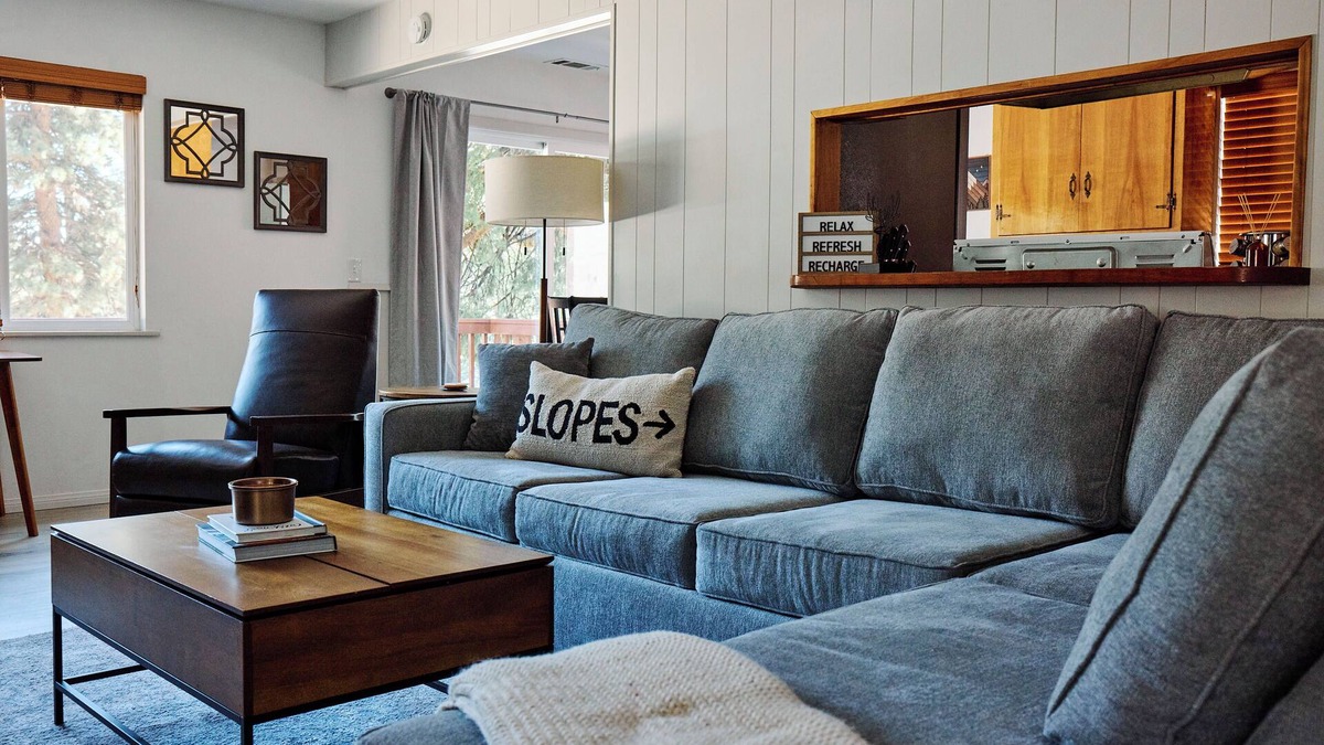 Running Springs Cabin | The Cozy Casita mountain cabin in Running Springs/EV Charger/Pet Friendly