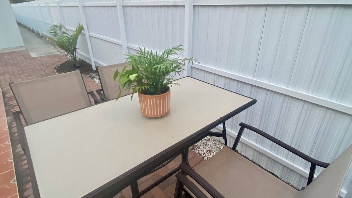 Bearss Plaza Cottage | The Cozy Corner, A happy place - 2 min from 275 & I-4, & 4 min from Bush Gardens