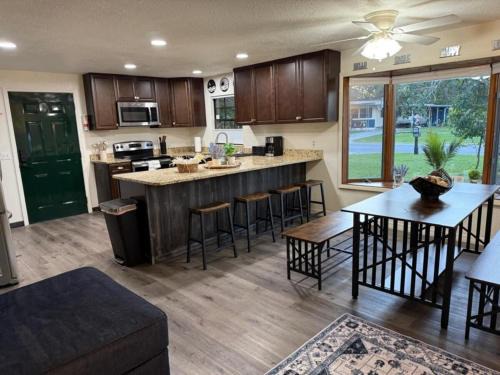 Auburndale House | The Cozy Lake House