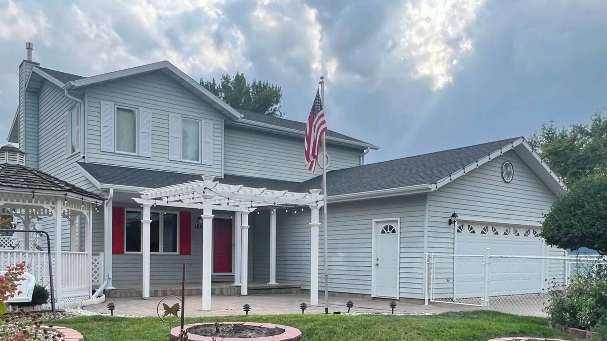 Grand Forks House | The Cozy Nest, Relax & Unwind