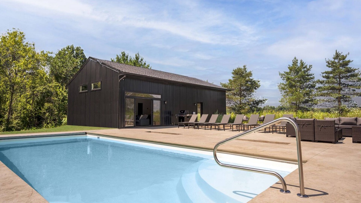 Three Oaks House | The Cozy Oak, 7 beds 4.5 baths and Heated inground Pool