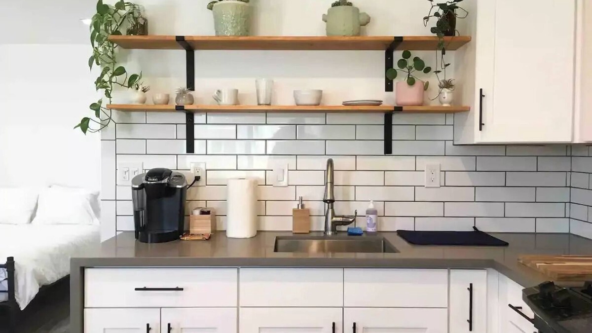 El Camino Village Apartment | The Cozy Oasis - Renovated and Modern Studio near LAX + SoFi + Beaches + Freeway