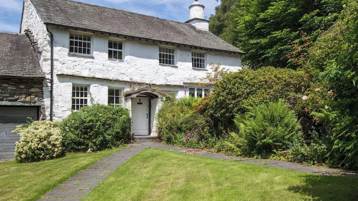 Hawkshead House | THE CRAGG, pet friendly, with open fire in Ambleside