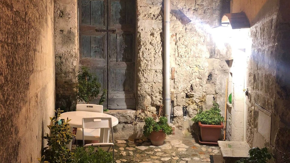 Sasso Barisano House | The Crawler's Nest House