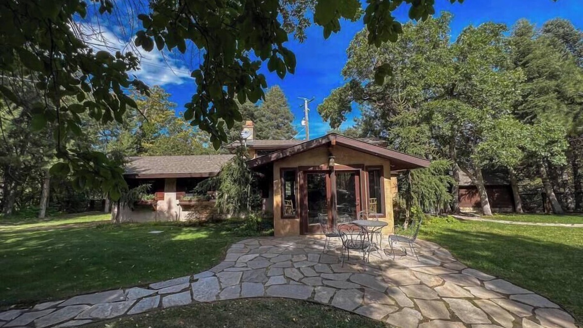 Sandy House | The Creekside Cabin at La Caille: