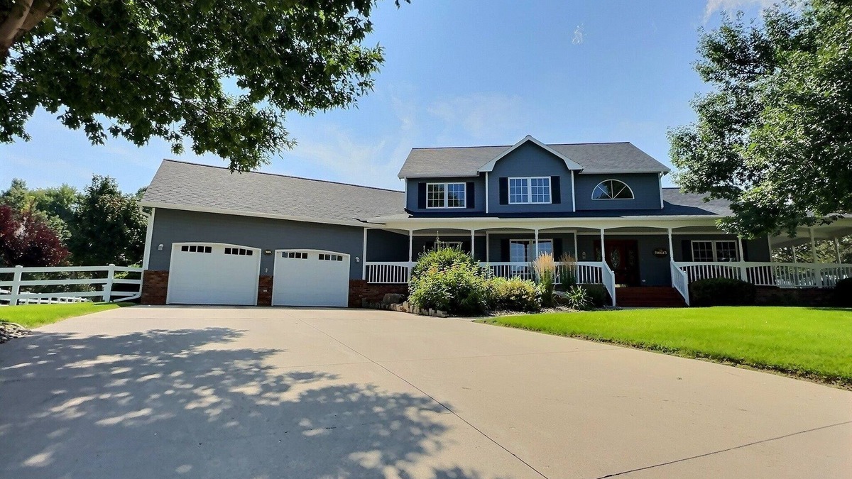 Spearfish House | The Creekside Rally Rental - Incredible Backyard - Elegant Home