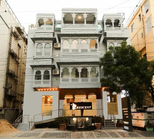 Mali Colony Hotel | The Crescent