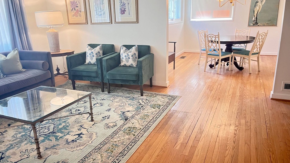 Crestwood South House | The Crestwood Cottage - Sleeps 9; Fully Fenced Backyard