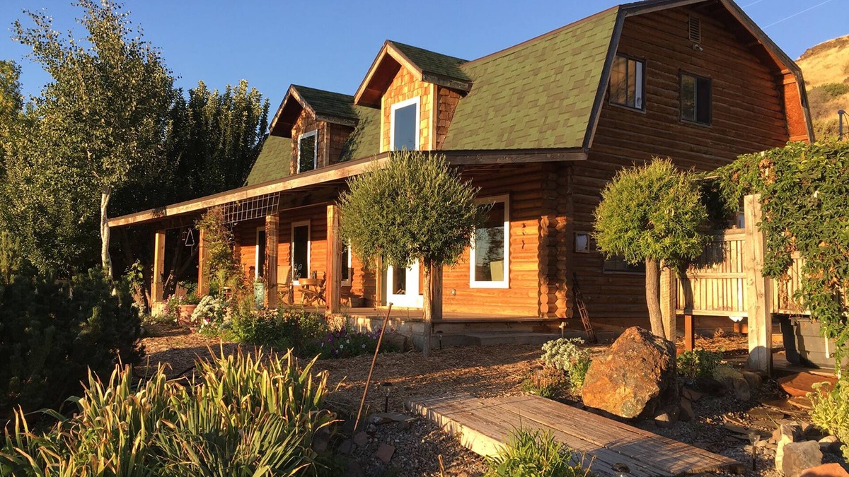 Buhl Cabin | The "Croas" Nest on The River w/Geothermal Hot Tub near Hagerman Idaho