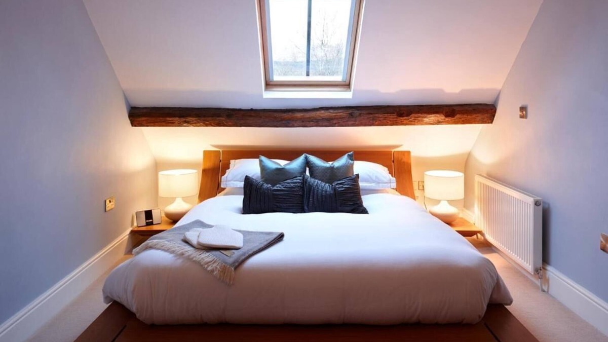 Dolgellau Hotel | The Cross Foxes- Bar Grill and Rooms