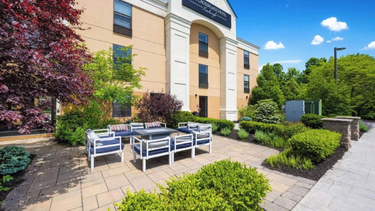 Newburgh Hotel | The Crossroads Hotel, Newburgh