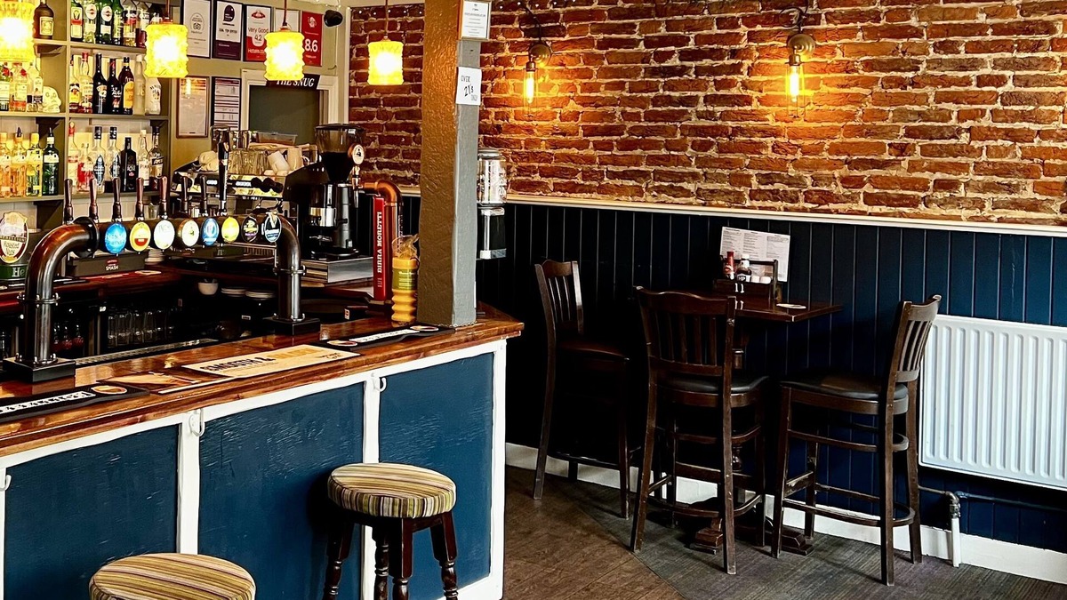 Windsor Hotel | The Crown And Cushion