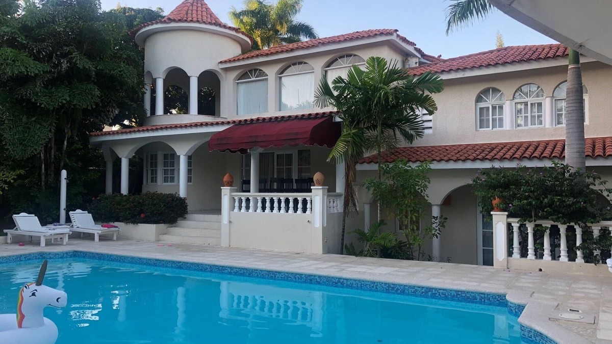 Los Brazos Villa | The Crown Villa