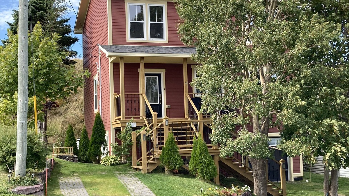 Trinity House | The Crows Nest - Top Guest Rated Luxury Vacation Home in the Heart of Trinity!