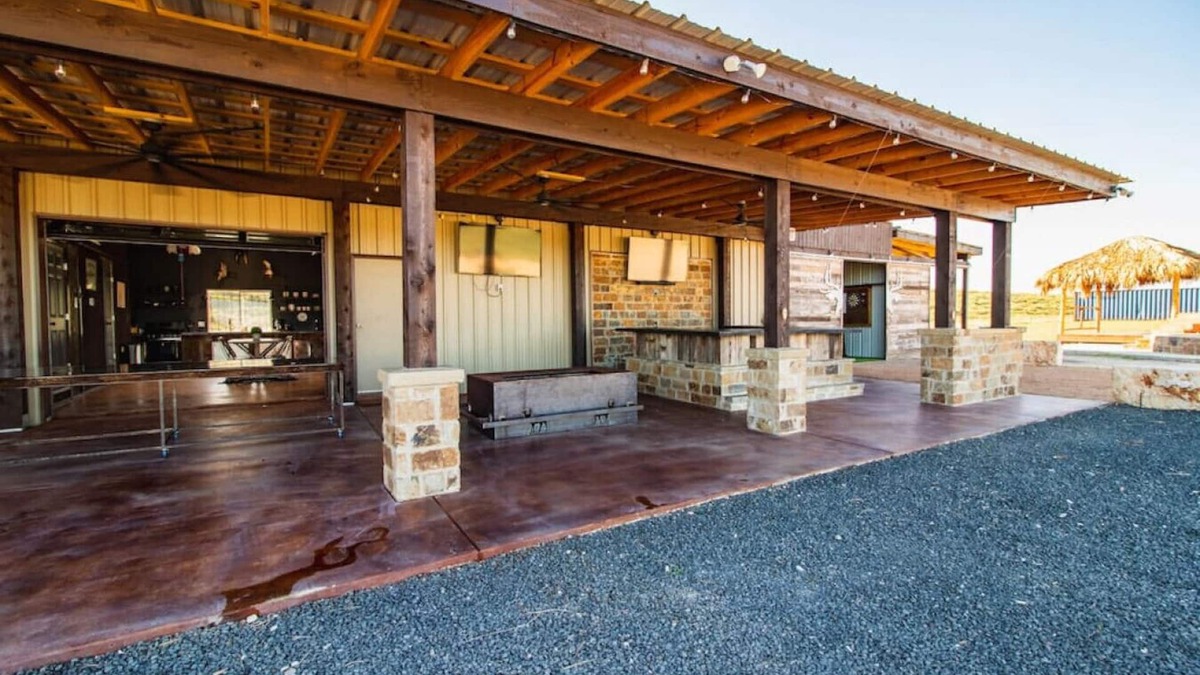 New Braunfels House | The Dam Ranch · The Dam Ranch | Country Living + Modern Amenities