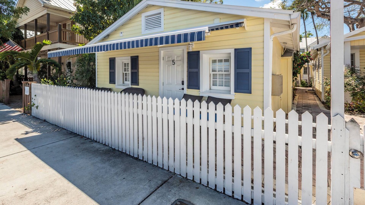 Old Town Cottage | The Dancing Rooster: 2 Blocks from Duval in Old Town.