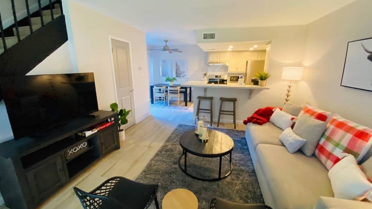 Brownsville Apartment | The Dapper in BTX - Adults Only