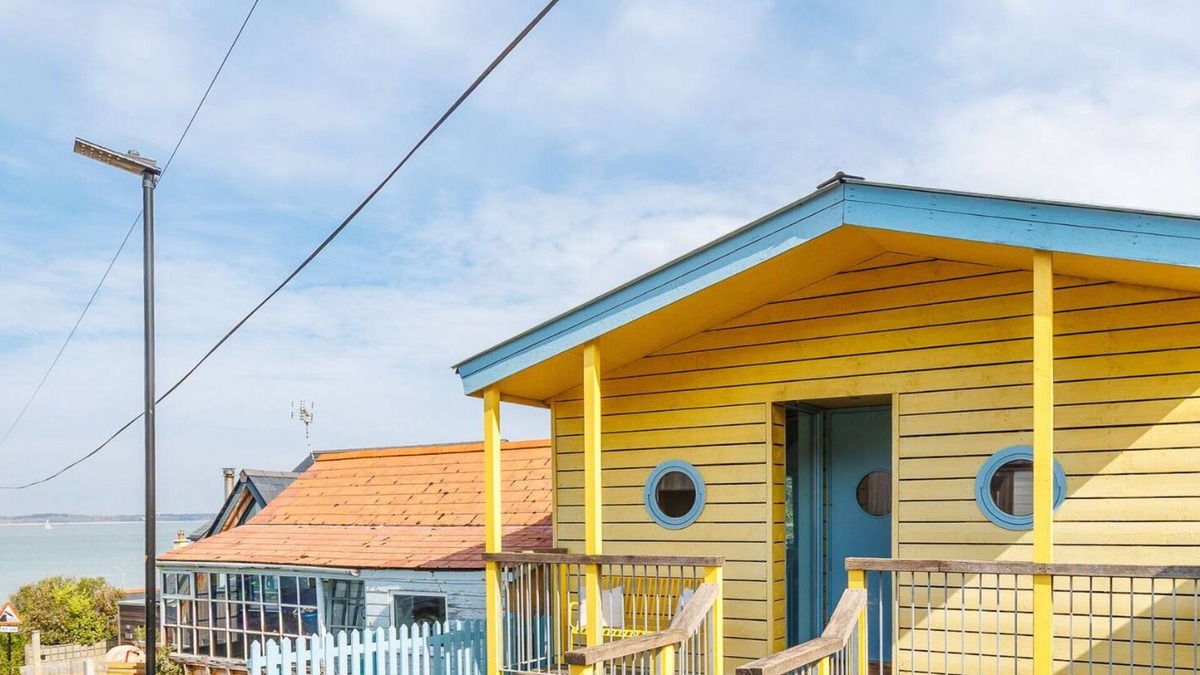 Cowes Ski Chalet | The Deck House, Isle of Wight