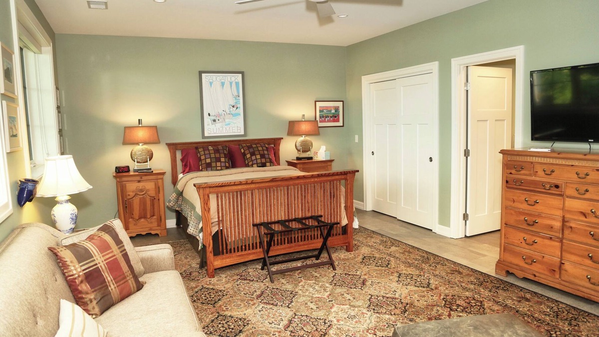 Fennville Bed & Breakfast | The Deluxe Apartment-on the water, with Chef Dennis Full English Breakfast