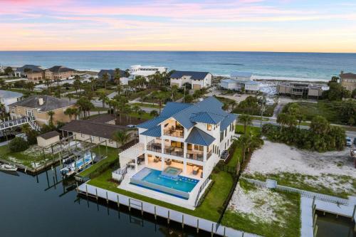 Holiday Isle House | The Destin Boathouse