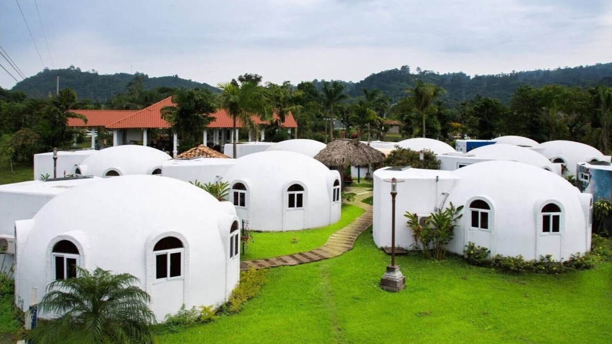 Bagope Bed & Breakfast | The Domes Bed and Breakfast
