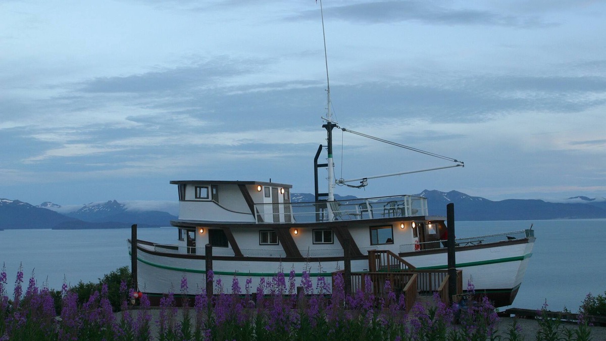 Homer Cabin | The Double Eagle Boat Cabin On Land