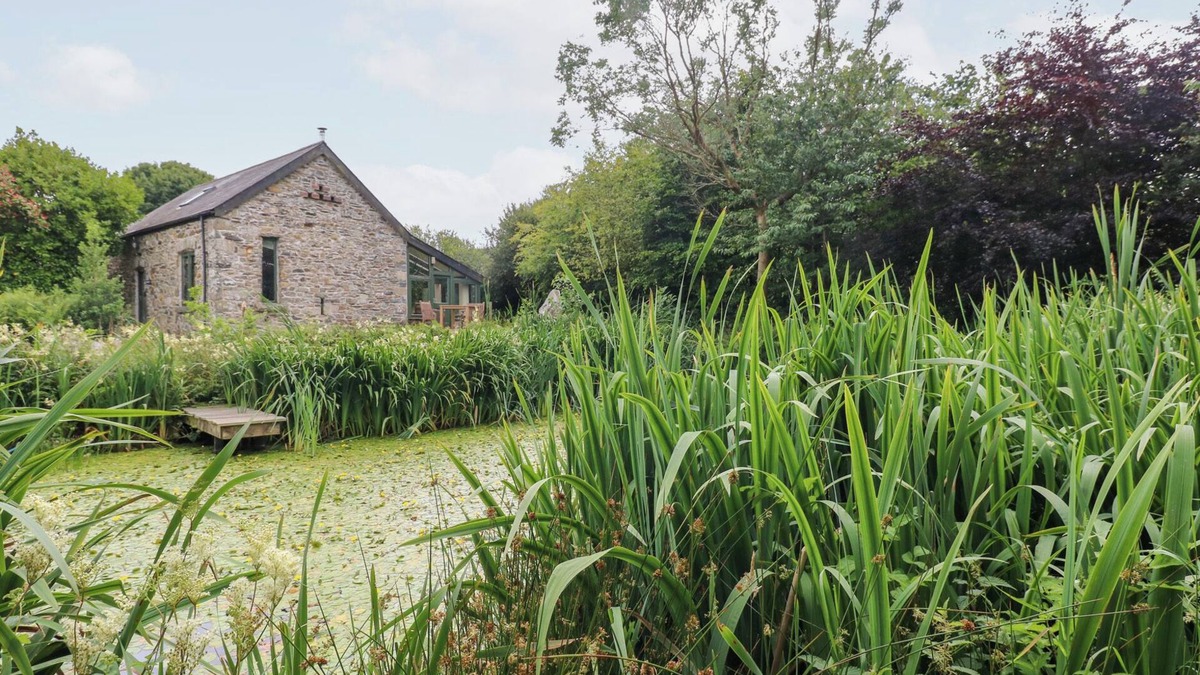 Fishguard Cottage | THE DOVECOTE, romantic, character holiday cottage in Fishguard
