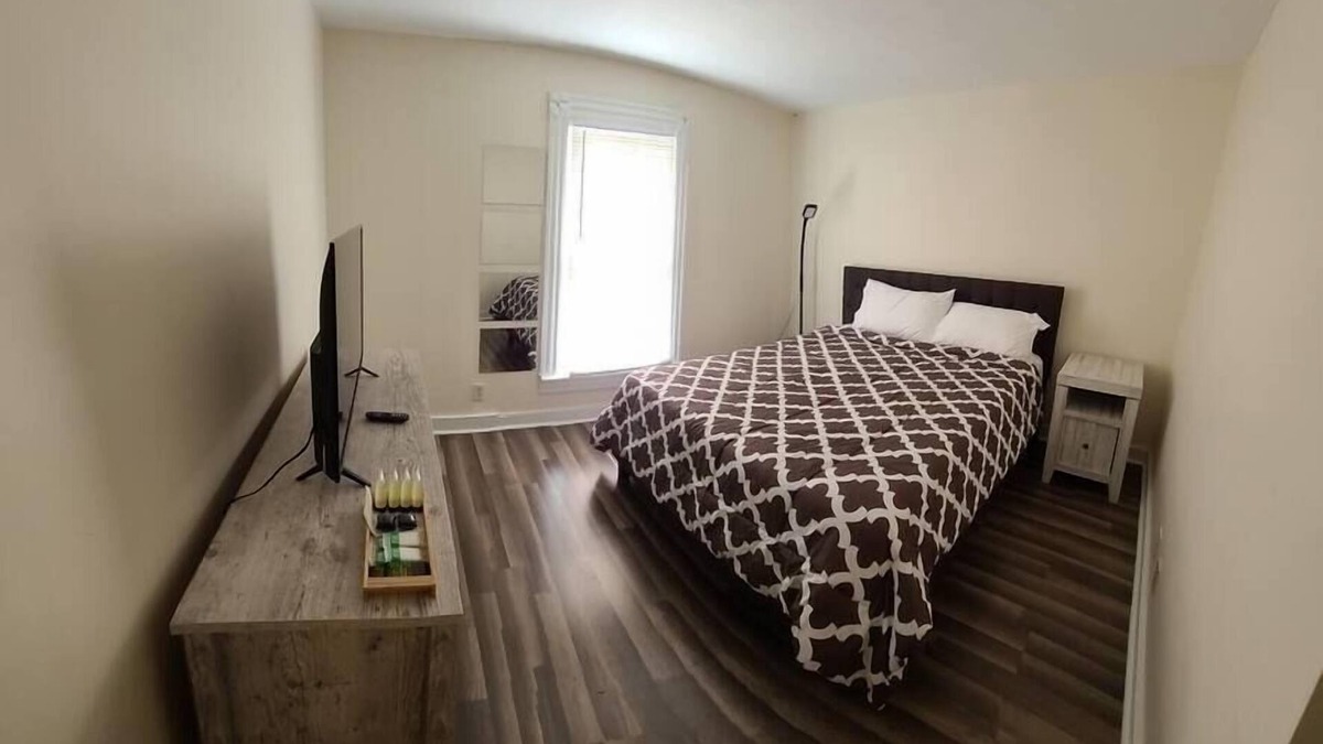 Tazewell House | The Dragon's Den - Downstairs Private room 1