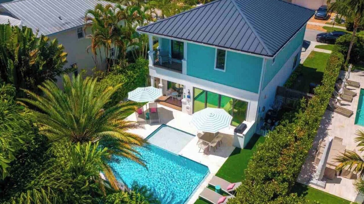Lake Ida Shores Apartment | The Dream Delray/4 BR En-suite Pool Home