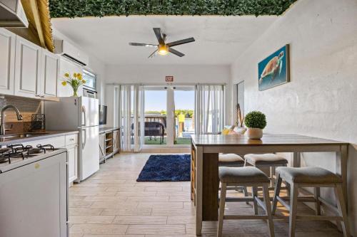 Hollywood Lakes Apartment | The Dream Marina