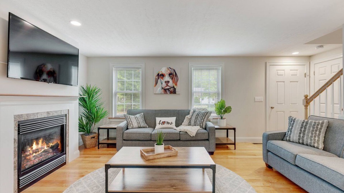 East Falmouth House | The Driftwood Home, 5 min from Mashpee Commons, AC