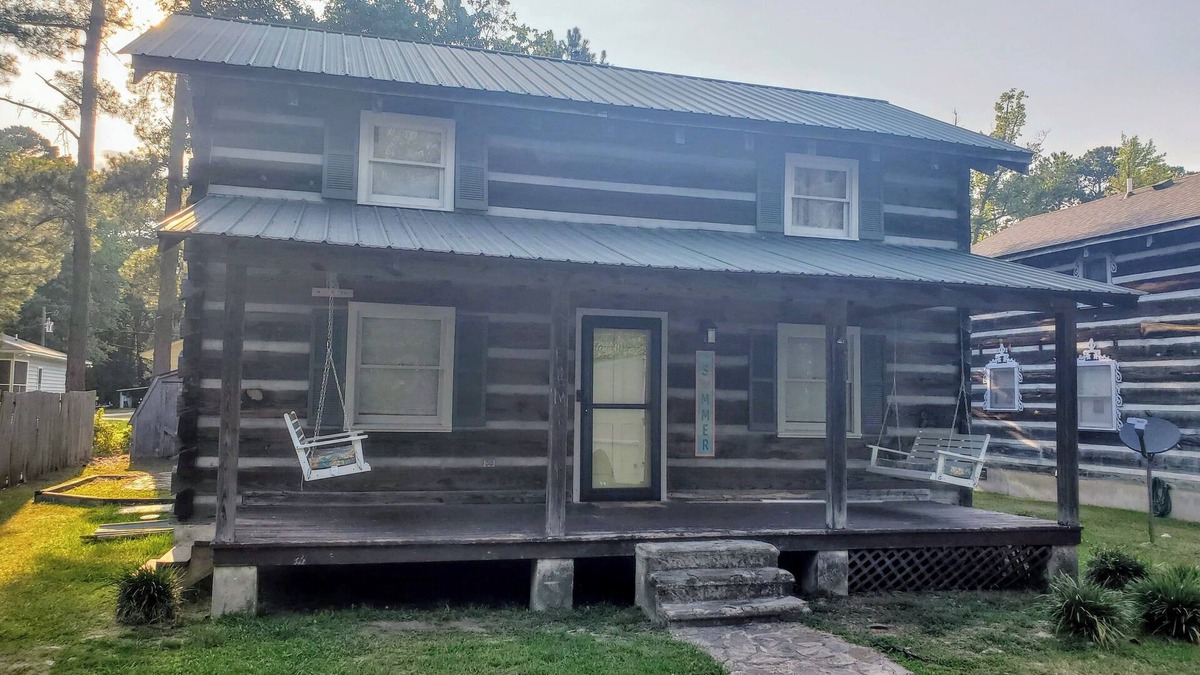 White Lake Cabin | The Ducks Summer Nest @ White Lake NC. A cozy, 5-bedroom 3-bath cabin.