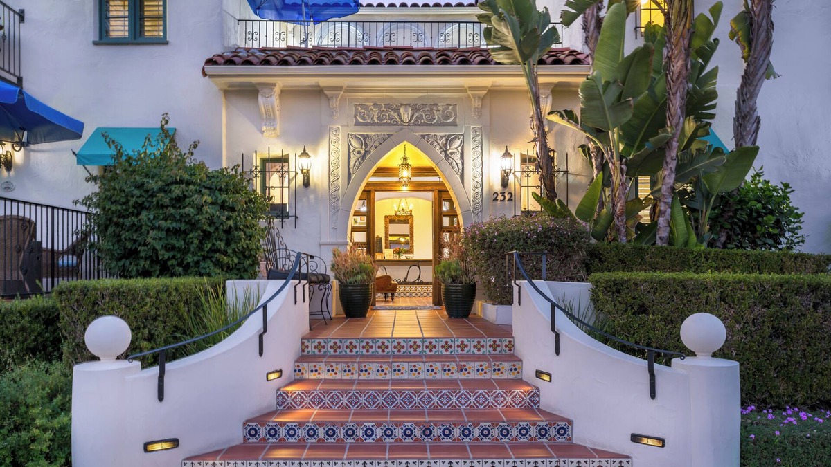 West Beach Bed & Breakfast | The Eagle Inn