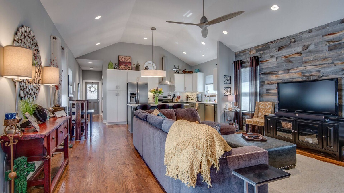 East Nashville House | The East Nashville Getaway. New home w/upgraded amenities, minutes to Broadway!