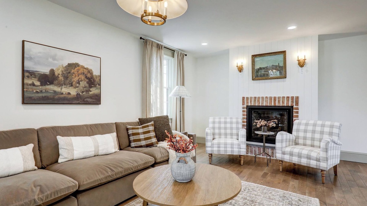 Gordonville House | The Eby Farm/Newly renovated, Modern, Peaceful 5 bedroom & 5 bath/Hot Tub