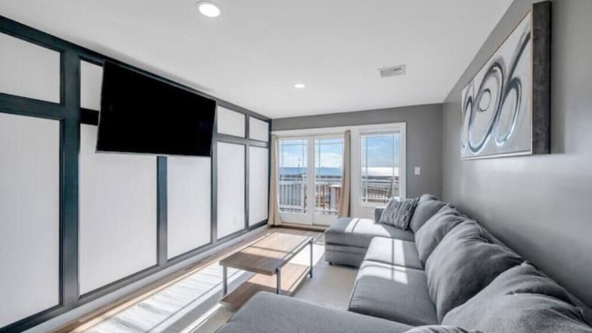 Long Beach House | The Eden - Beachfront