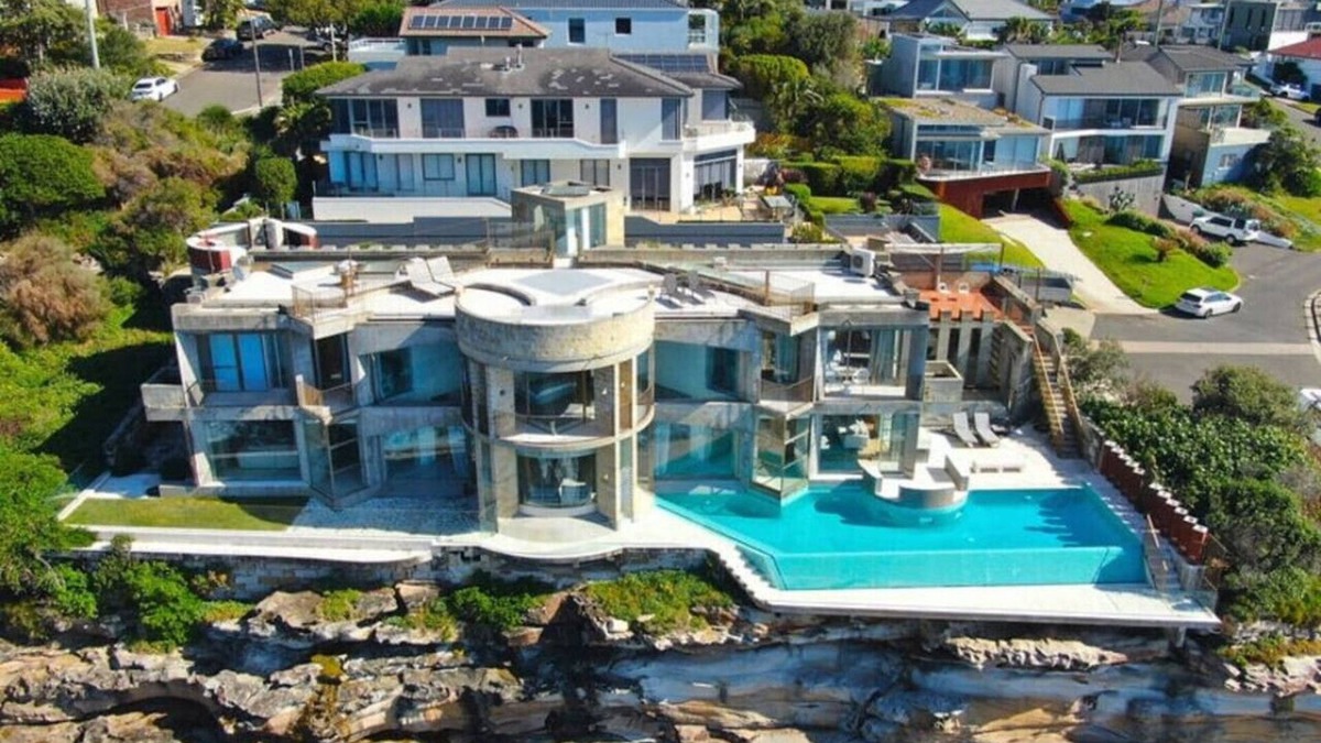 South Coogee House | The Edge: Where Luxury and Nature Meet