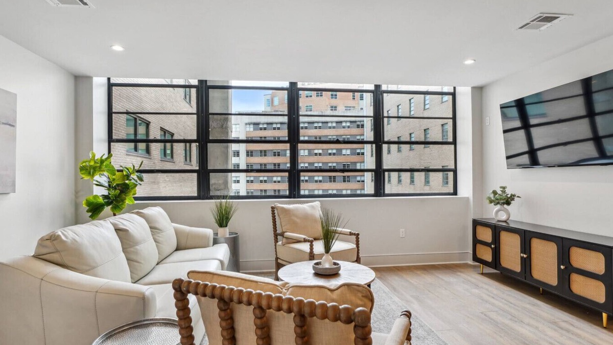 Central Business District Hotel | The Eleanor: Units 603/604/605