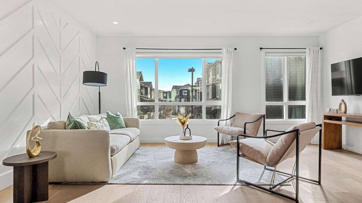 Sage Hill House | The Elevated Escape 4BR w/Rooftop, Parking x2, AC