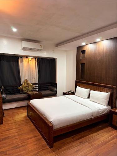 HSR Layout Hotel | The Elite Royale