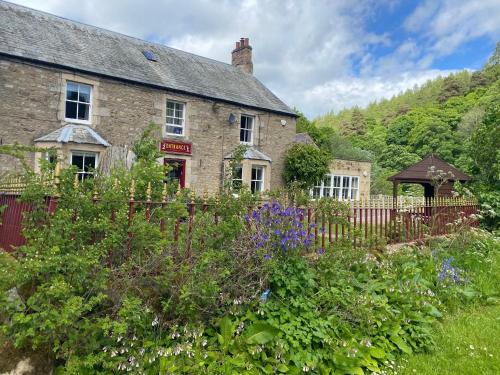 Whitfield Hotel | The Elks Head Inn