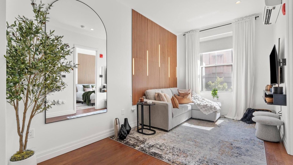 Downtown Apartment | The Elm - Retreat Near Yale, Parking, Gym, Downtown, Wooster Sq & Union Station