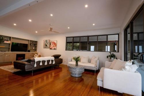 Kilaben Bay Apartment | The Emerald Bower
